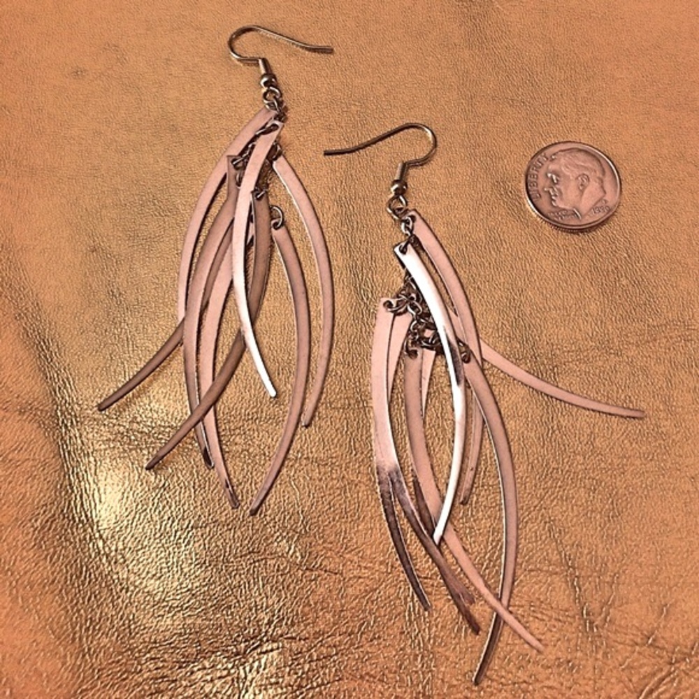Feather Dangle Movable Metal Earrings in silver